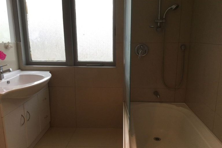 Photo of property in 1c Vanguard Road, Kelston, Auckland, 0602