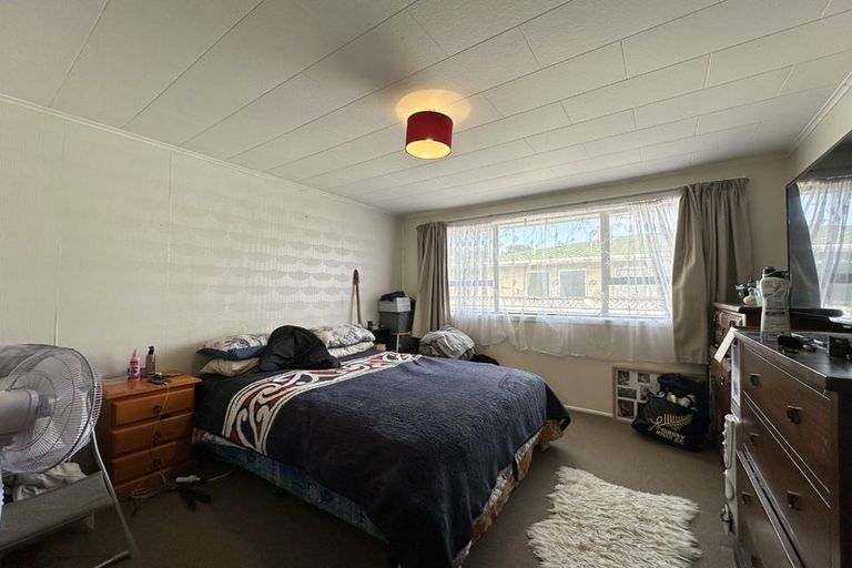 Photo of property in 1/18 Oregon Drive, Maoribank, Upper Hutt, 5018