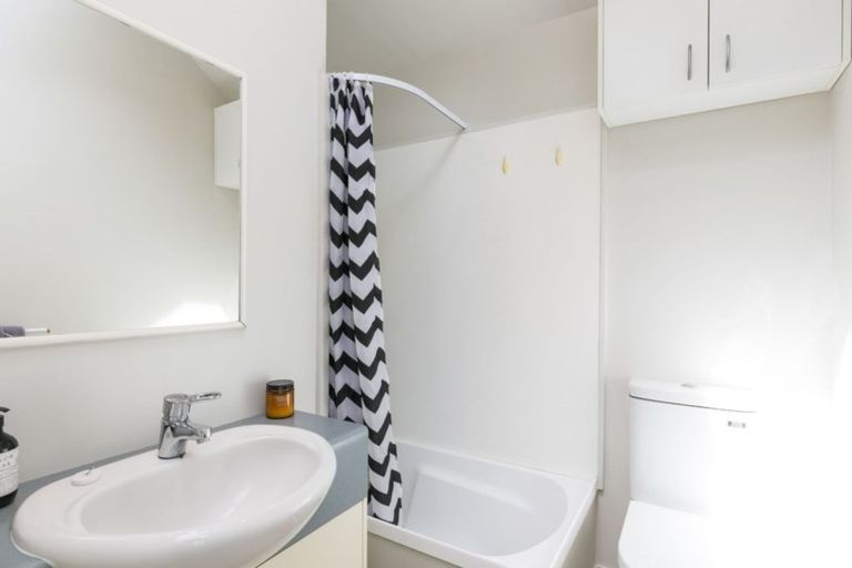 Photo of property in 5/93a Kelburn Parade, Kelburn, Wellington, 6012