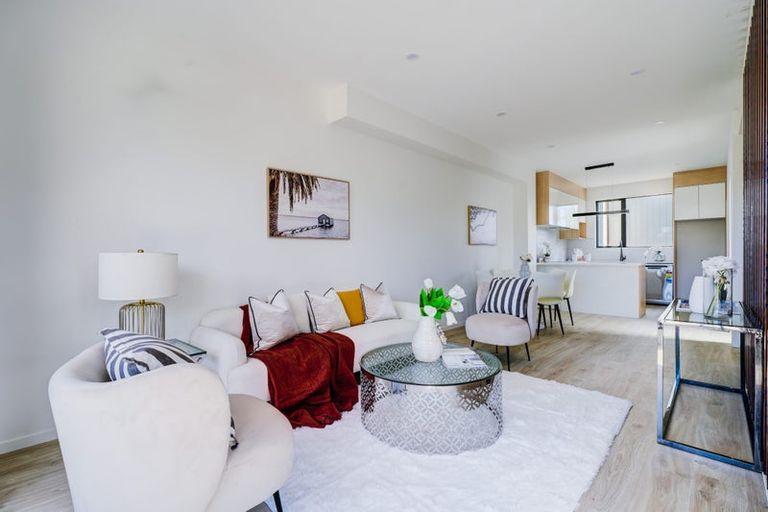 Photo of property in 12 South Pacific Place, Henderson, Auckland, 0612