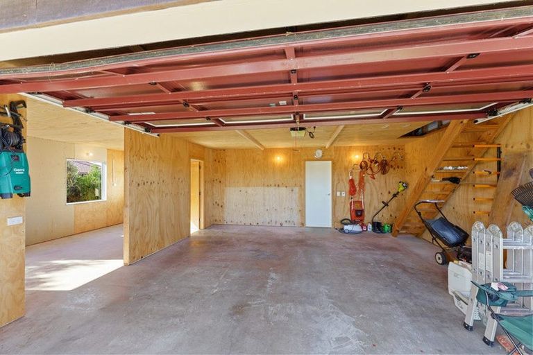 Photo of property in 2 Marewa Place, Waikanae Beach, Waikanae, 5036