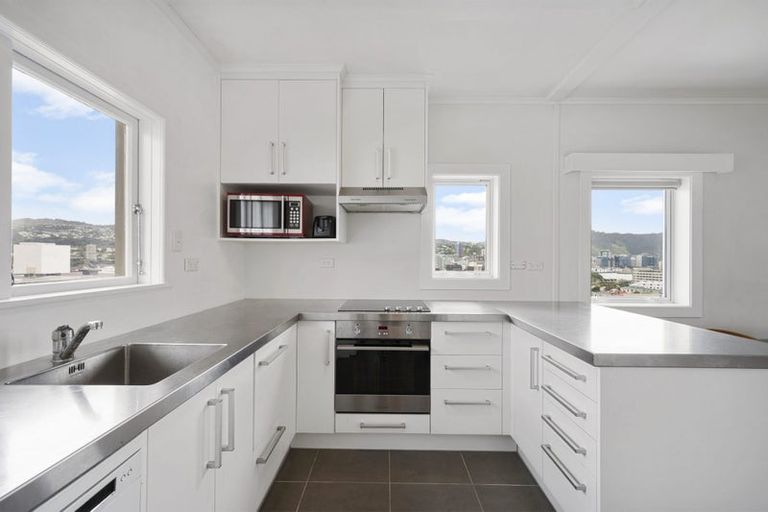 Photo of property in Kingsgate Flats, 10 Austin Street, Mount Victoria, Wellington, 6011