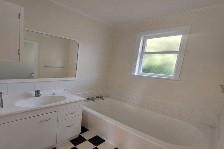 Photo of property in 85a Seatoun Heights Road, Seatoun, Wellington, 6022