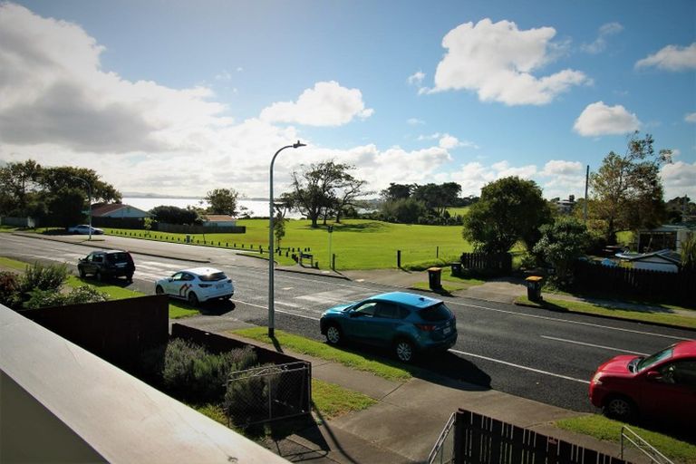 Photo of property in 28 Gibbons Road, Weymouth, Auckland, 2103