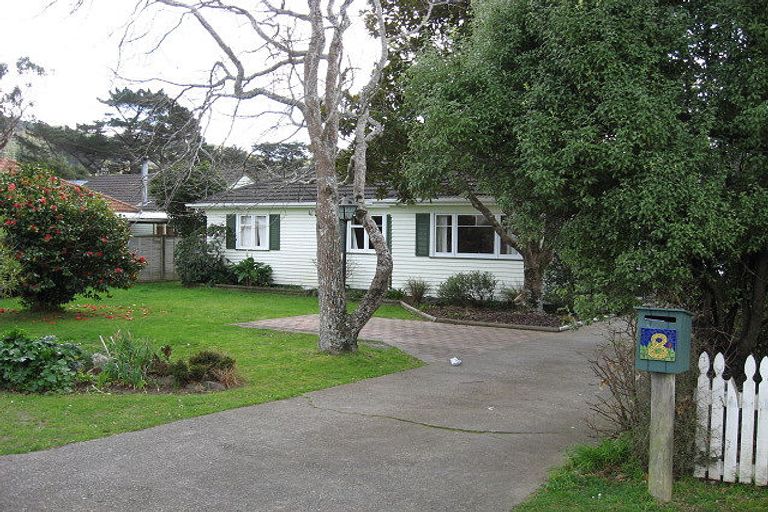 Photo of property in 8 Rowe Parade, Wainuiomata, Lower Hutt, 5014