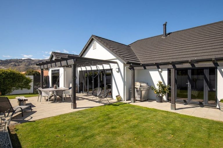 Photo of property in 25 Ethereal Crescent, Mount Pisa, Cromwell, 9383