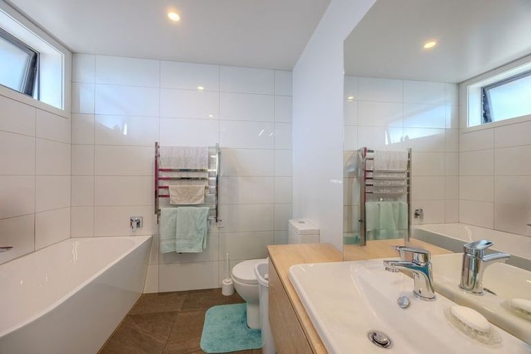 Photo of property in 18 Stackbrae Avenue, Wanaka, 9305