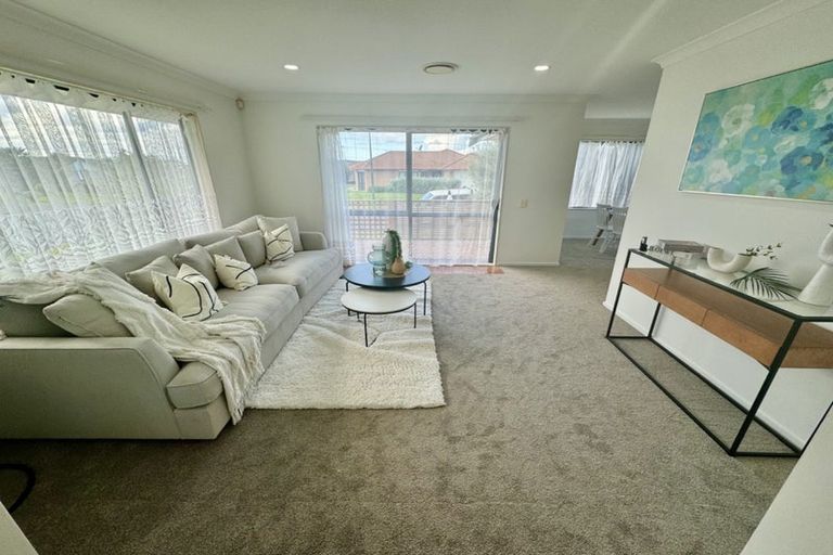 Photo of property in 1 Tir Conaill Avenue, Flat Bush, Auckland, 2019