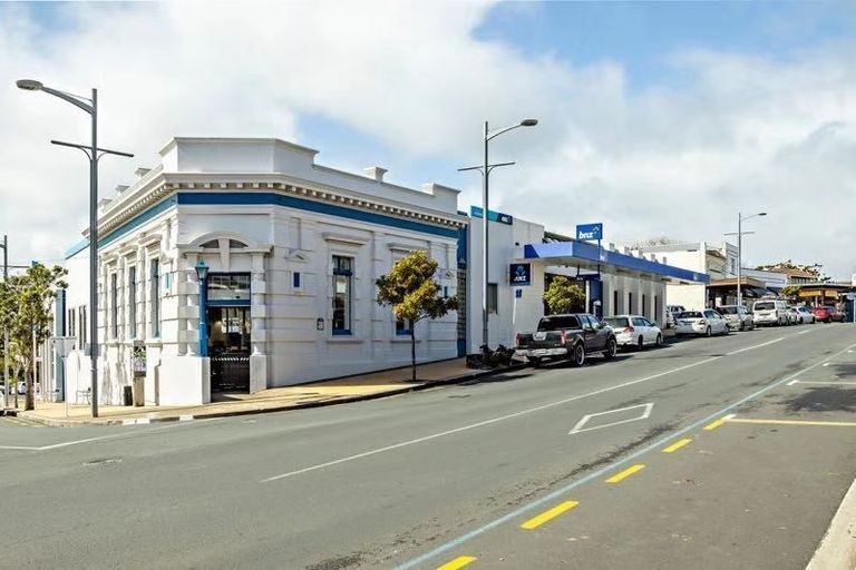 Photo of property in 30 Fernleigh Avenue, Waiuku, 2123