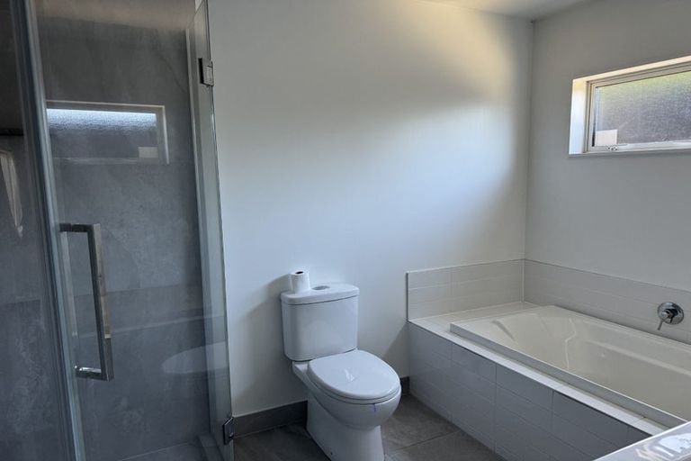 Photo of property in 5 Bishop Street, Green Bay, Auckland, 0604