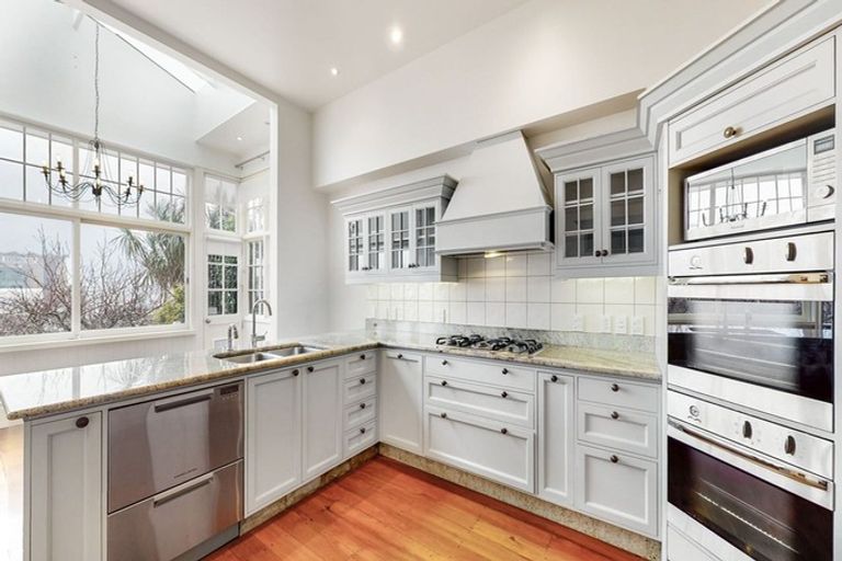 Photo of property in 13 Talavera Terrace, Kelburn, Wellington, 6012