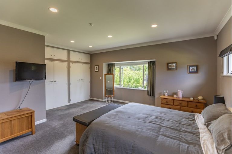 Photo of property in 16 Abbotsford Road, Waipawa, 4210