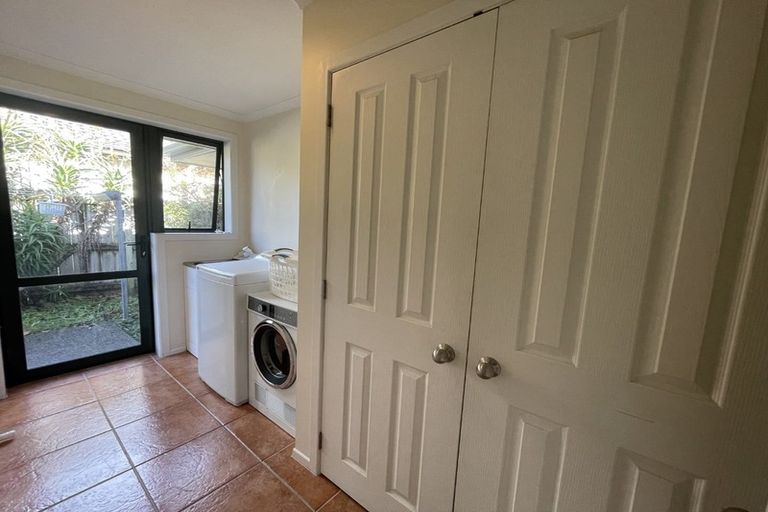 Photo of property in 102 Armoy Drive, East Tamaki, Auckland, 2016