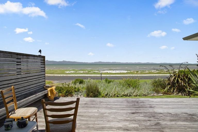 Photo of property in 867 East Coast Road, Kaiaua, Miranda, 2473