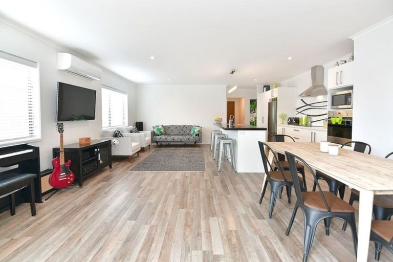 Photo of property in 27 The Circle, Manly, Whangaparaoa, 0930