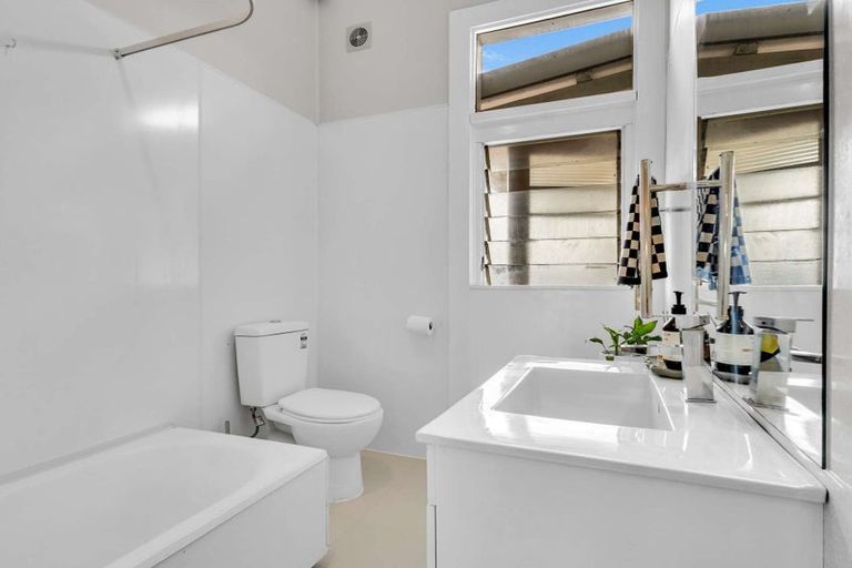 Photo of property in 800 Victoria Street, Parkvale, Hastings, 4122