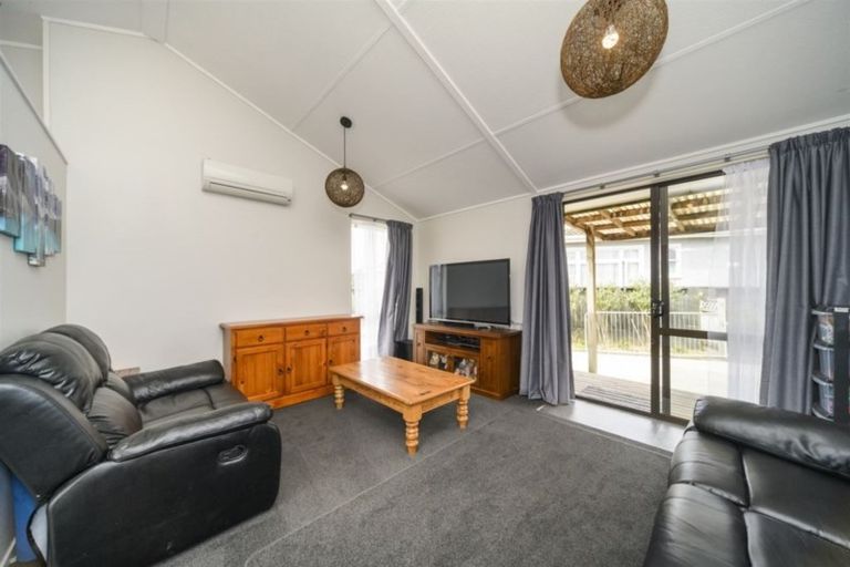 Photo of property in 19 Mcleavey Drive, Kelvin Grove, Palmerston North, 4414