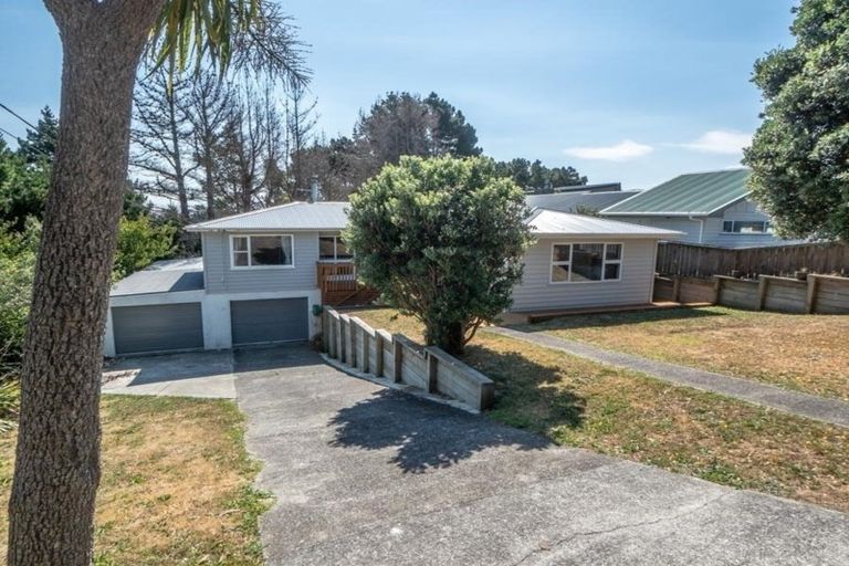 Photo of property in 15 Cunliffe Street, Johnsonville, Wellington, 6037