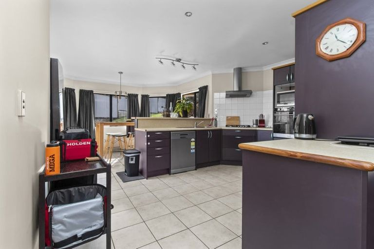 Photo of property in 24 Roderick Place, Rototuna, Hamilton, 3210