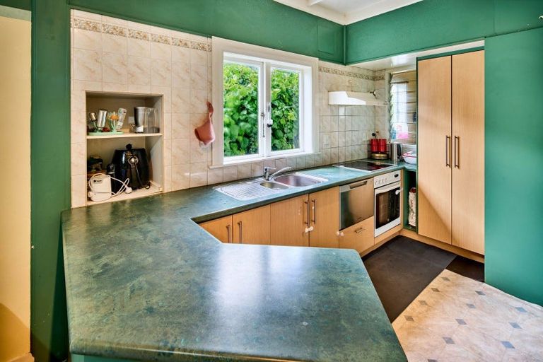 Photo of property in 154 Randwick Road, Moera, Lower Hutt, 5010