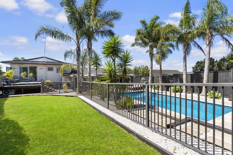 Photo of property in 21 Fratley Avenue, Farm Cove, Auckland, 2012