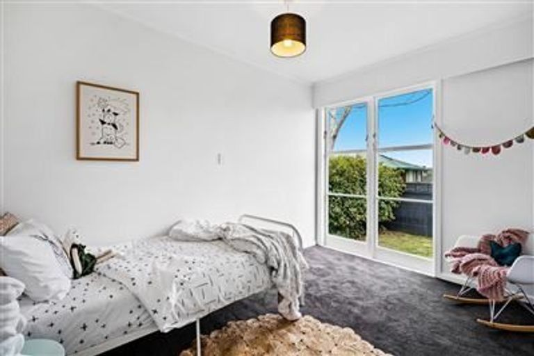 Photo of property in 2/104 Coronation Road, Hillcrest, Auckland, 0627