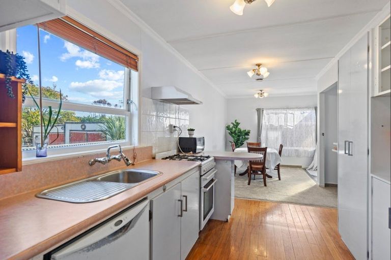 Photo of property in 39 Winchester Street, Levin, 5510