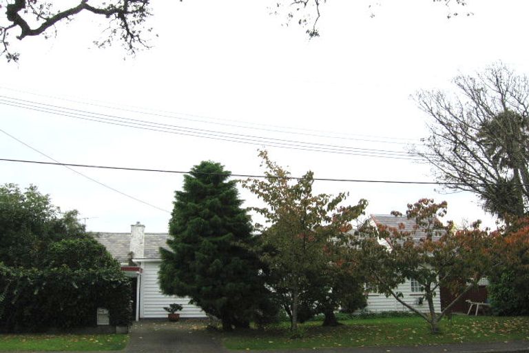 Photo of property in 1 Avalon Crescent, Avalon, Lower Hutt, 5011