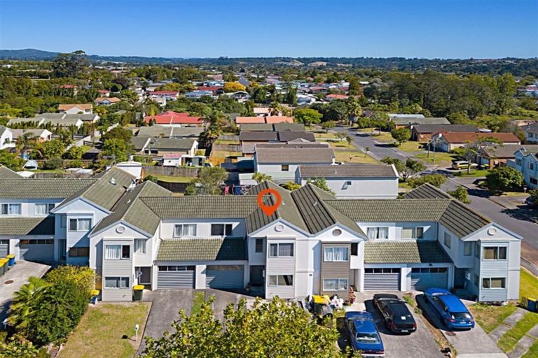 Photo of property in 21 Stephen Avenue, Henderson, Auckland, 0610