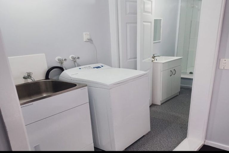 Photo of property in 64 Trias Road, Totara Vale, Auckland, 0629