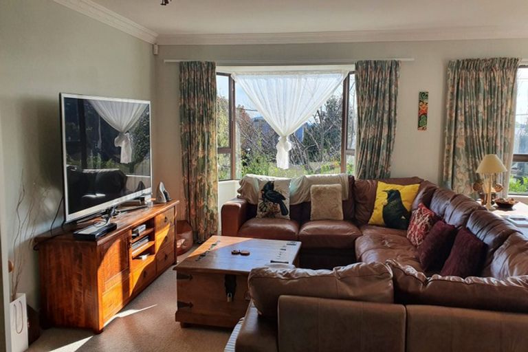 Photo of property in 19 Huia Street, Waikanae, 5036