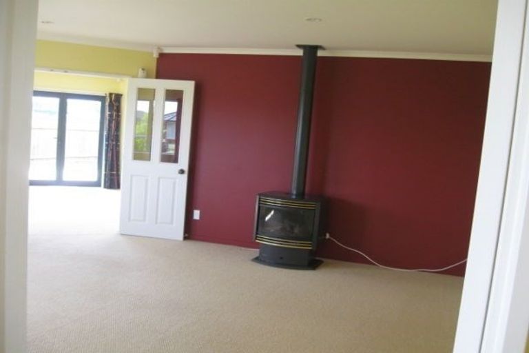Photo of property in 12 Sycamore Crescent, Fitzherbert, Palmerston North, 4410