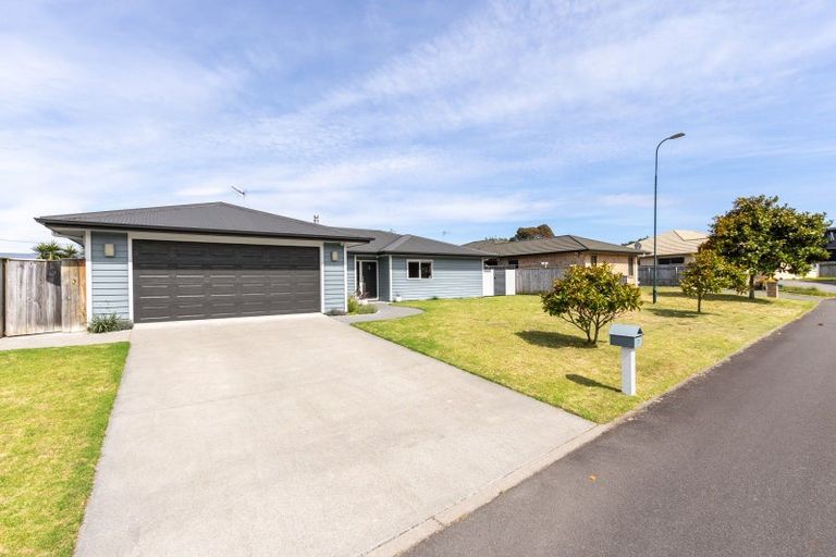 Photo of property in 7 Simpson Crescent, Raumati Beach, Paraparaumu, 5032