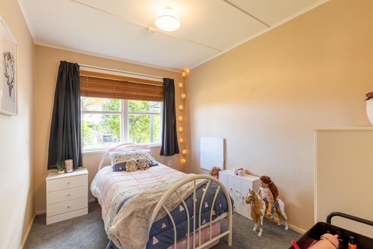 Photo of property in 4 Stoke Place, Awapuni, Palmerston North, 4412