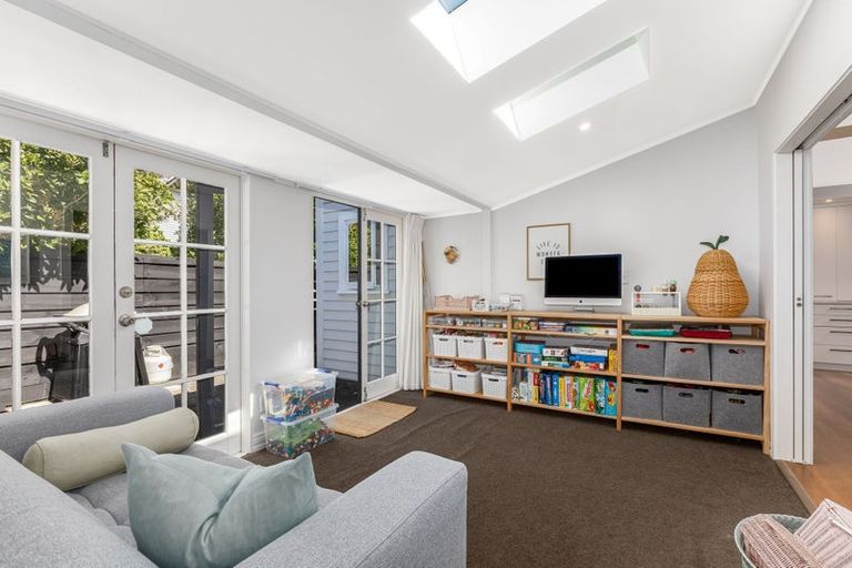 Photo of property in 4 Totara Street, Eastbourne, Lower Hutt, 5013