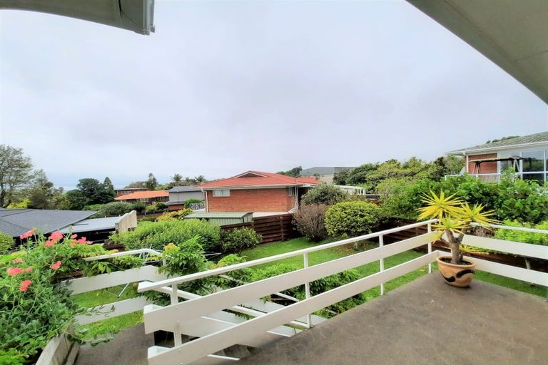 Photo of property in 27 The Crest, Sunnyhills, Auckland, 2010