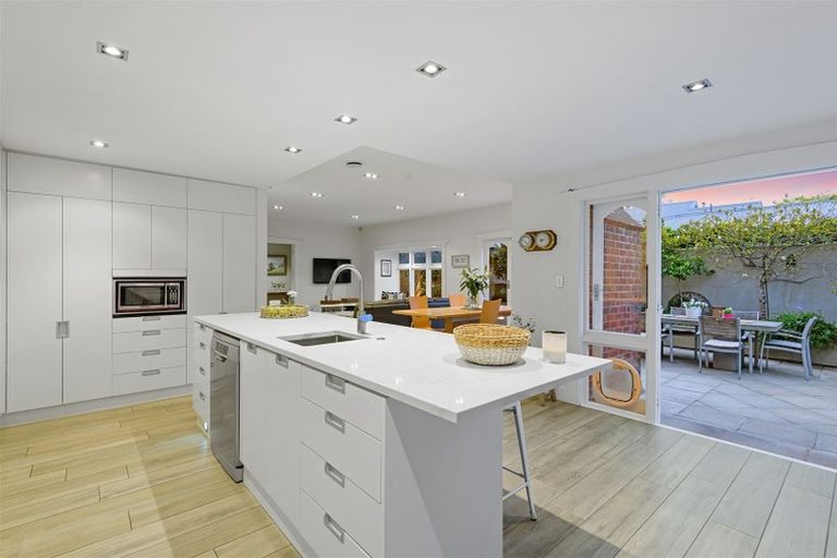 Photo of property in 168 Fendalton Road, Fendalton, Christchurch, 8052