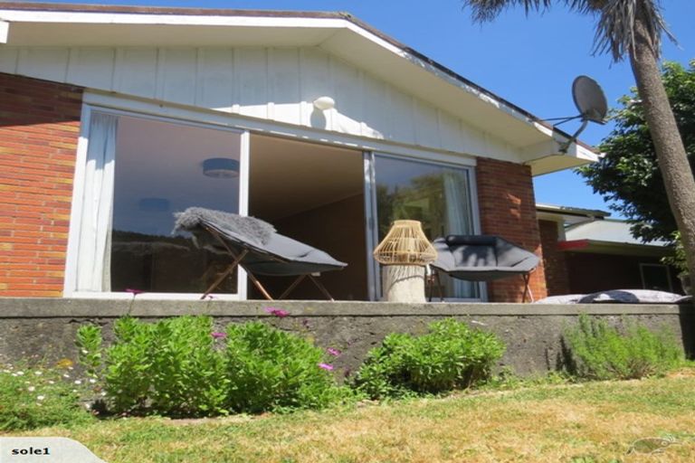 Photo of property in 2/5 Wilmshurst Place, Tawa, Wellington, 5028