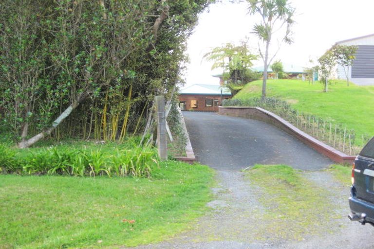 Photo of property in 268 Forest Hill Road, Waiatarua, Auckland, 0612