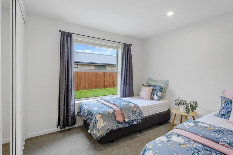 Photo of property in 37 Davaar Crescent, Broomfield, Christchurch, 8042