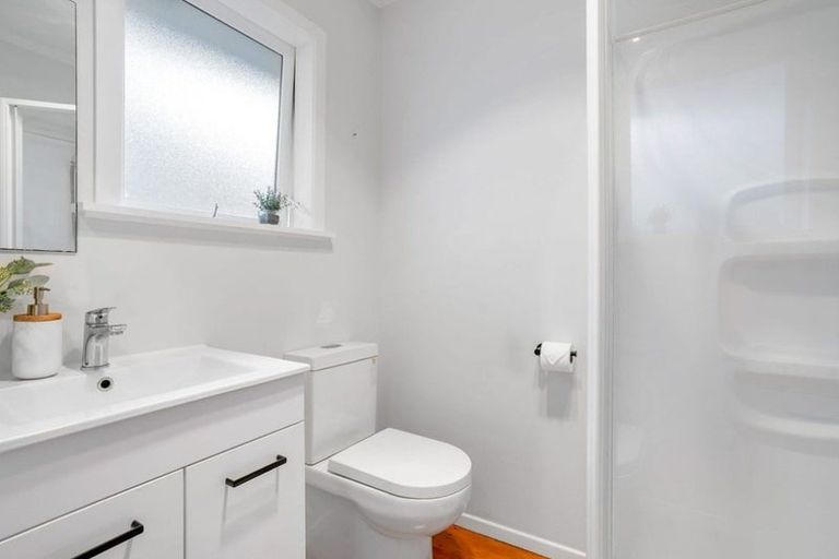 Photo of property in 8 Beswick Place, Birkdale, Auckland, 0626