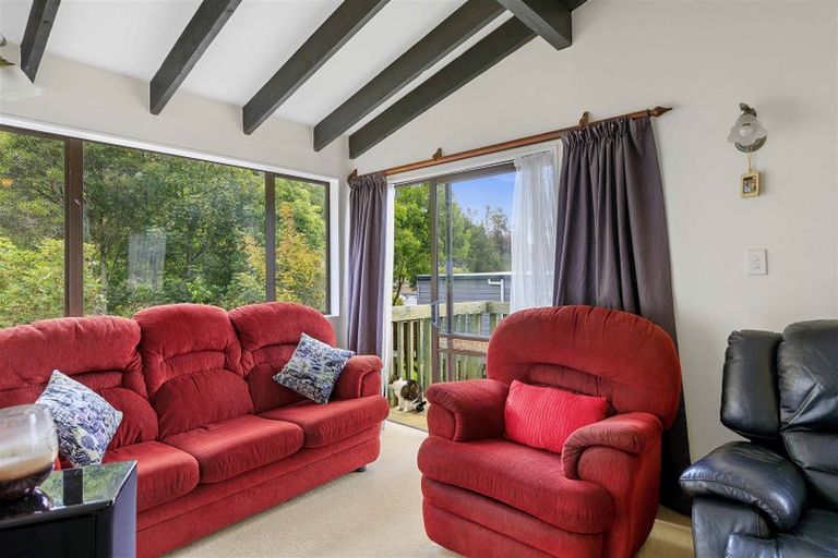 Photo of property in 476 Stokes Valley Road, Stokes Valley, Lower Hutt, 5019