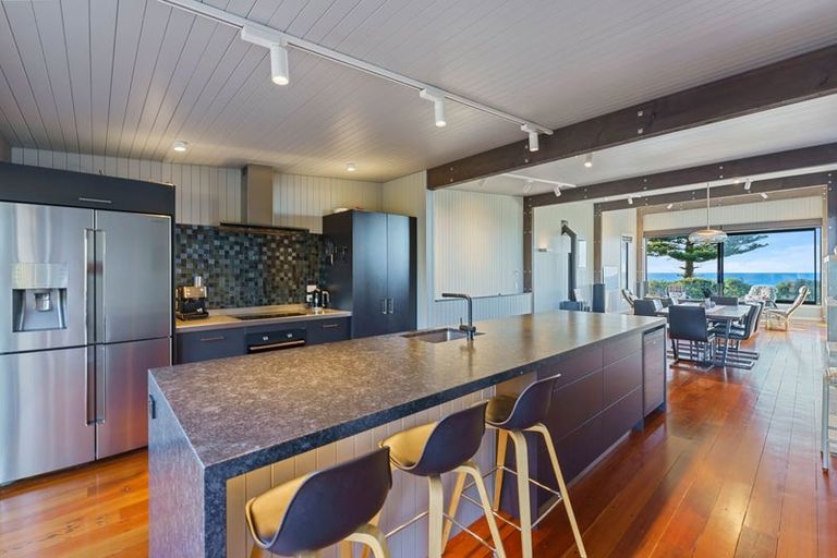 Photo of property in 7 Tutere Street, Waikanae Beach, Waikanae, 5036