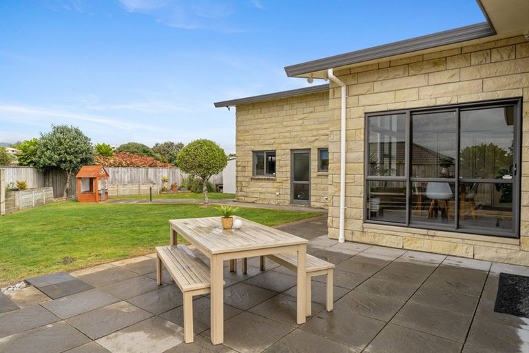 Photo of property in 11 Te Ropata Place, Waikanae Beach, Waikanae, 5036