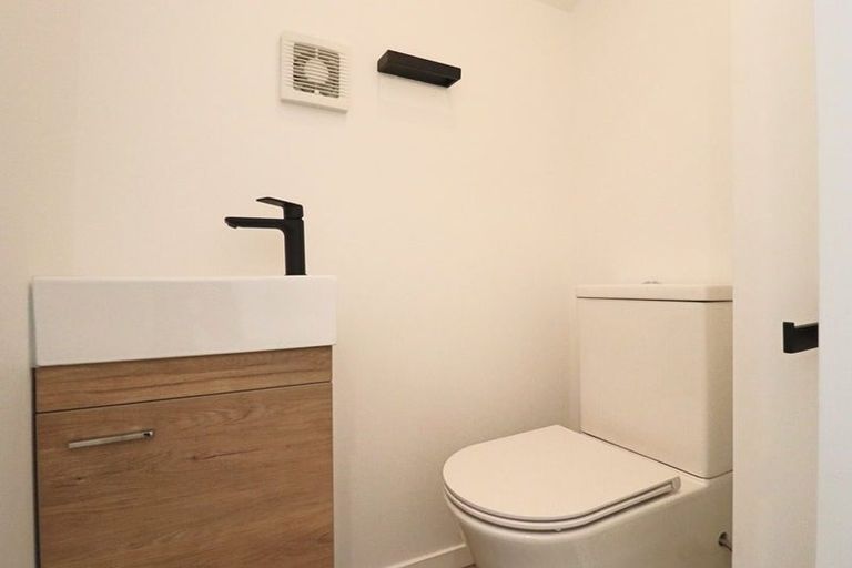 Photo of property in 62b Glenmore Road, Sunnyhills, Auckland, 2010