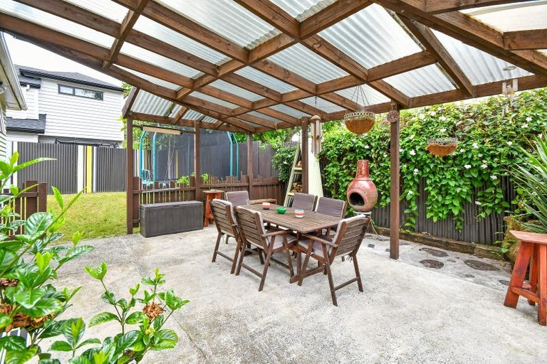 Photo of property in 8b Waimana Road, Conifer Grove, Takanini, 2112