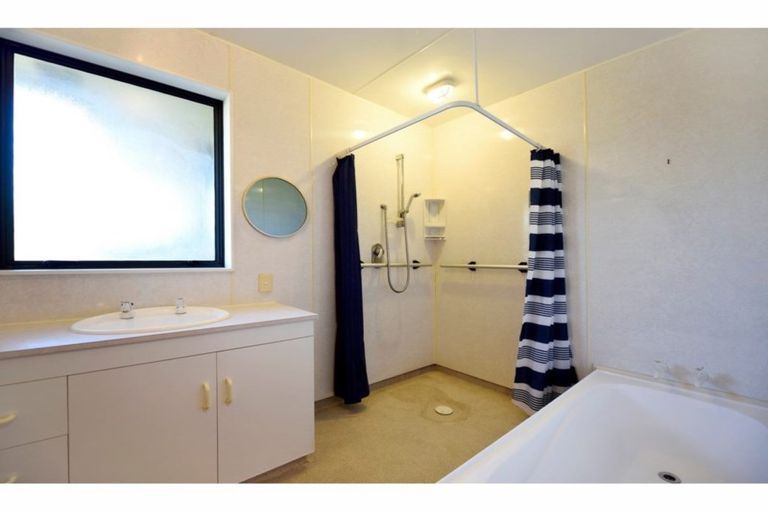 Photo of property in 2 Harcourt Place, Wakefield, 7025