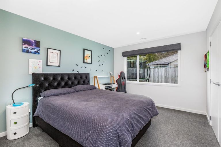 Photo of property in 28 Banks Boulevard, Whitby, Porirua, 5024