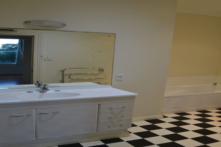 Photo of property in 37 Raroa Road, Kelburn, Wellington, 6012