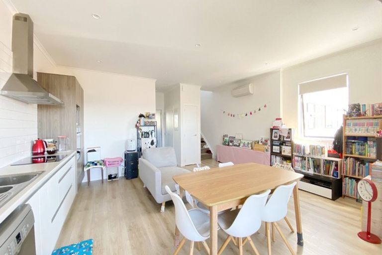 Photo of property in 5/2 Frances Bryers Road, Hobsonville, Auckland, 0616